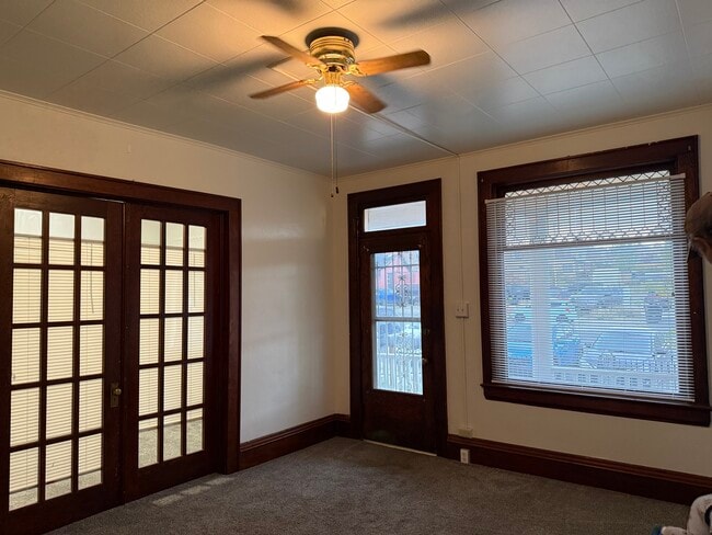 Building Photo - 148 W Aluminum St Unit 148 1/2  D top right