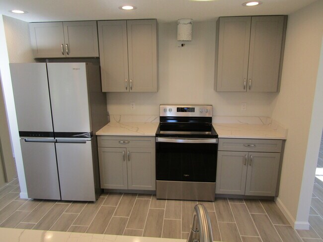 Photo - 543 Bellaire Dr