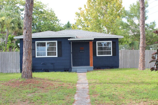 Building Photo - 849 58th Avenue Northeast Unit 849 58th Ave NE Rental