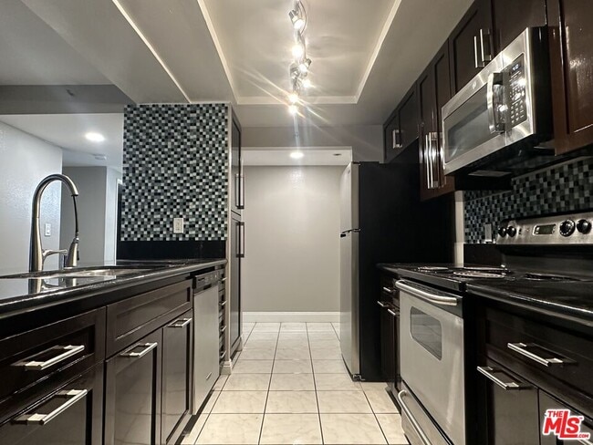 Photo - 600 W 9th St Unit 406