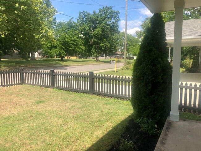 Photo - Cleveland Park Renovation!  Walking Distance to Everything! Jetted Shower - Fully Fenced - Garage...