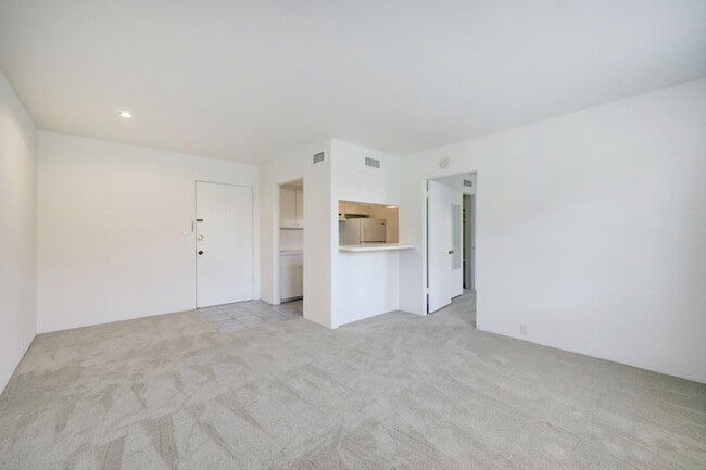 Building Photo - 5353 Institute Ln Unit 29