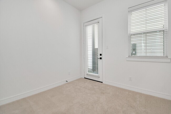 Photo - 4510 Old Yale St