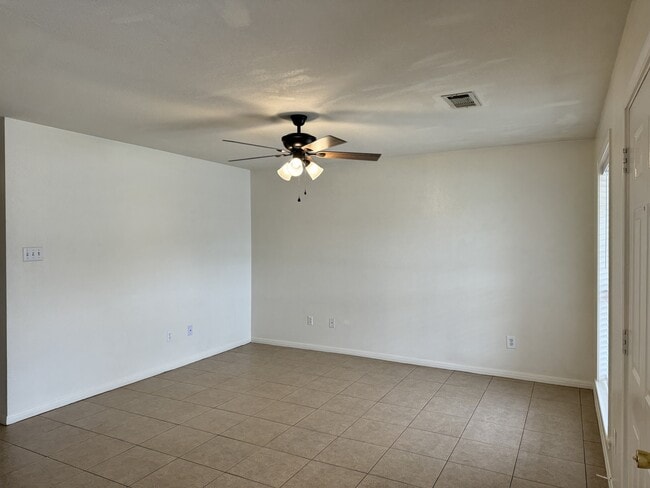 Photo - 1621 Rock Hollow Loop