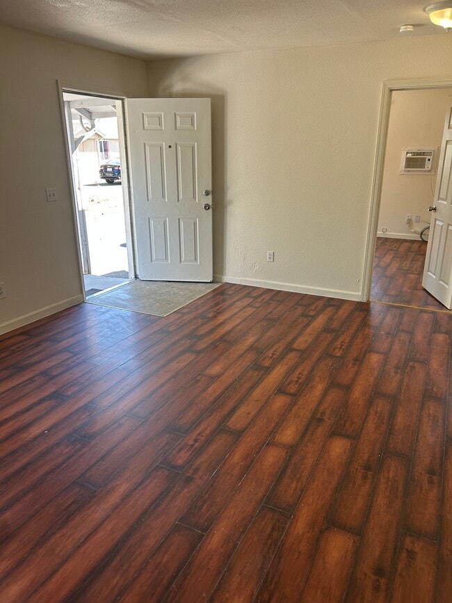 Building Photo - 5722 Lindhurst Ave Rental