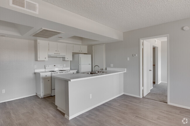 1BR, 1BA - 620SF - Kitchen