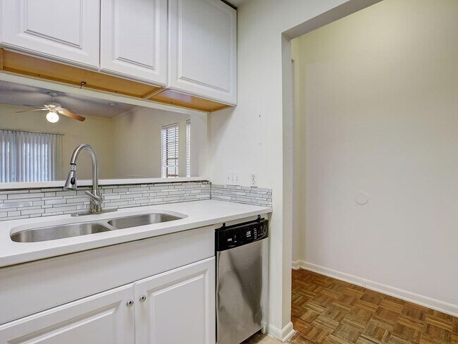 Photo - 711 W 21st St Unidad 206