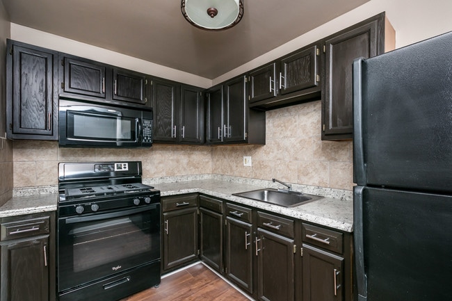 Oak Creek Apartments - Oak Creek Apartments