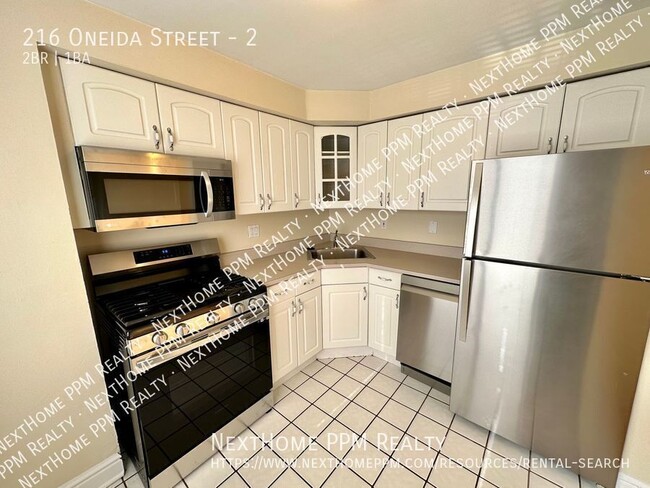Building Photo - 216 Oneida St Unit 2