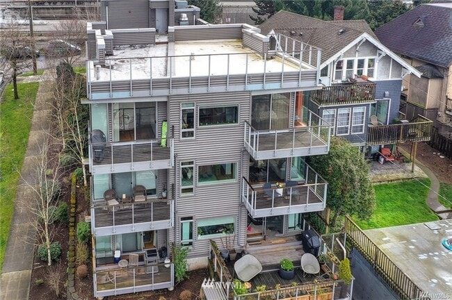 Balcones - 2731 Boylston Ave E Unidad 300