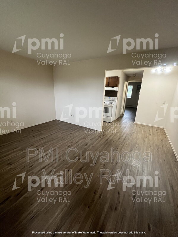 Photo - 1566 Coventry St