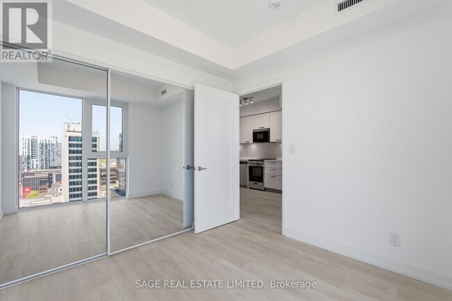 Photo - 75 James St S Unit 1404