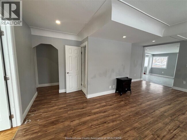 Photo - 3398 Byng Rd