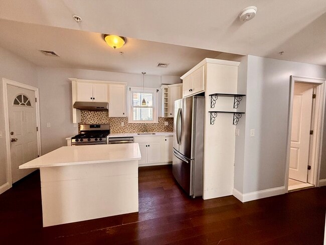 Building Photo - 21 S Sydney St Unit 1
