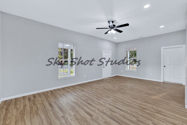Photo - 323 W Cherry St