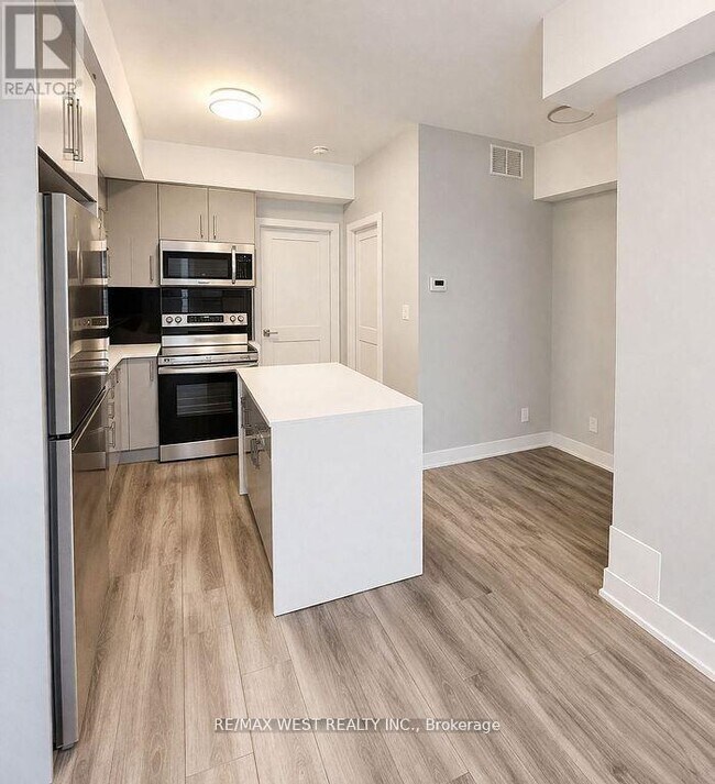 Photo - 6065 McLeod Rd