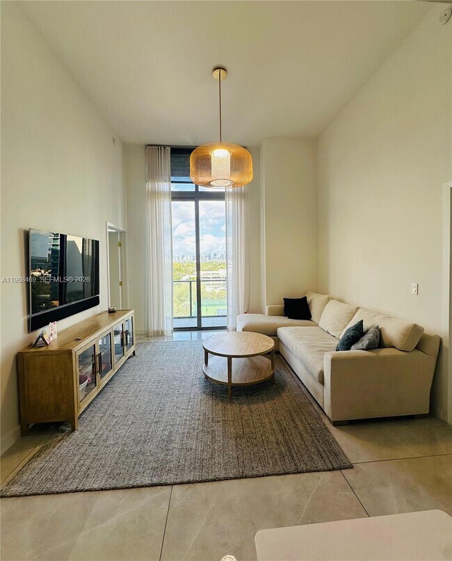 Photo - 2678 Tigertail Ave Unidad 808