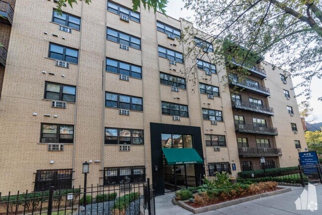 Building Photo - 0 bedroom in Chicago IL 60657 Unit 324 Rental