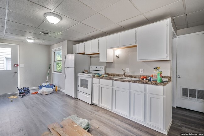 Building Photo - 204 Elm St Unit 204 Elm St.