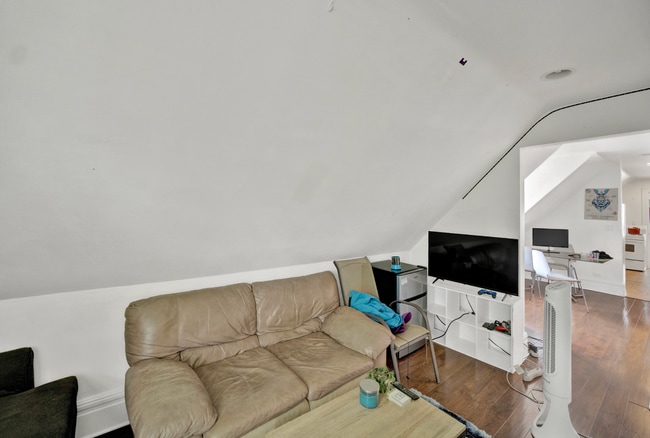 Photo - 2026 Maple Ave Unit House