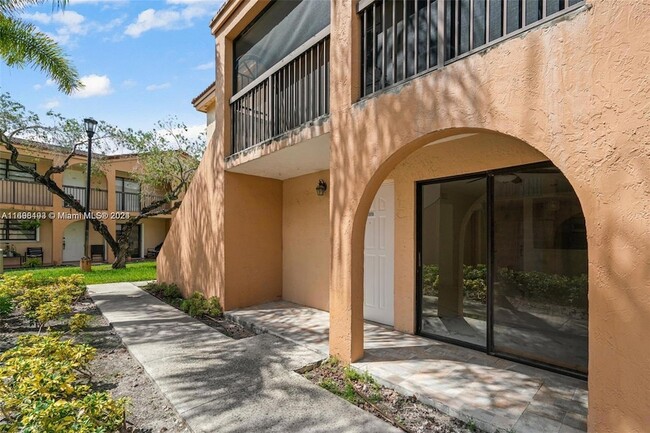 Photo - 18330 Mediterranean Blvd Condominio Unidad 3-23