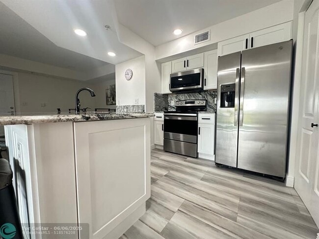 Building Photo - 3744 NW Adriatic Ln Unit 307 Rental