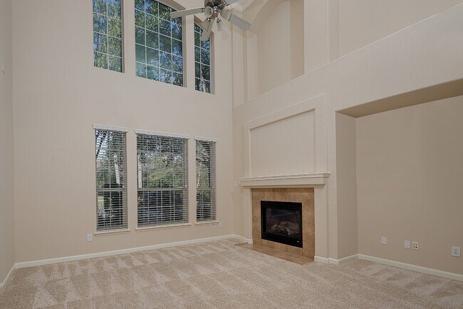 Photo - 50 E Pipers Green St