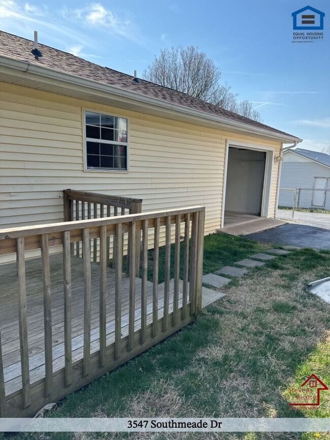Photo - 3547 Southmeade Dr