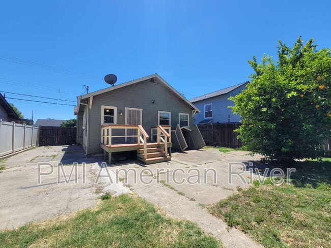Building Photo - 4413 Parker Ave