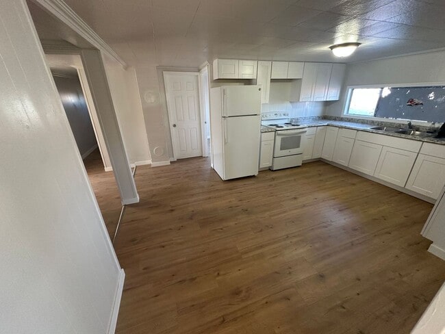 Photo - 310 N Elm St