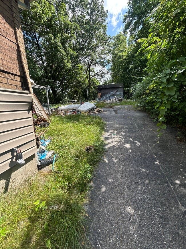 Photo - 7000 Florence Pl