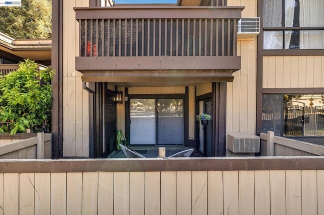 Building Photo - 39139 Argonaut Way Unit 107