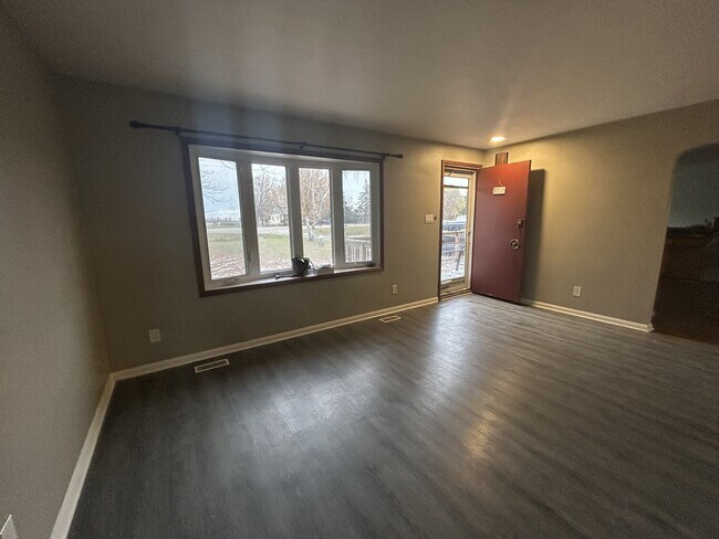 Photo - 2139 London Line