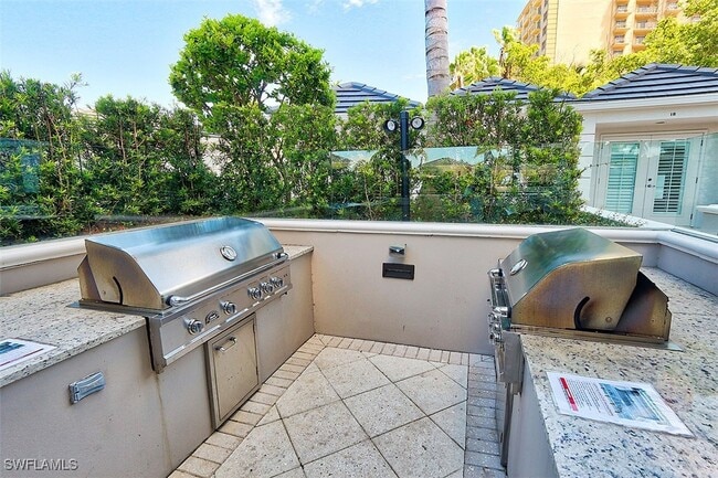Building Photo - 8665 Bay Colony Dr Unit 901