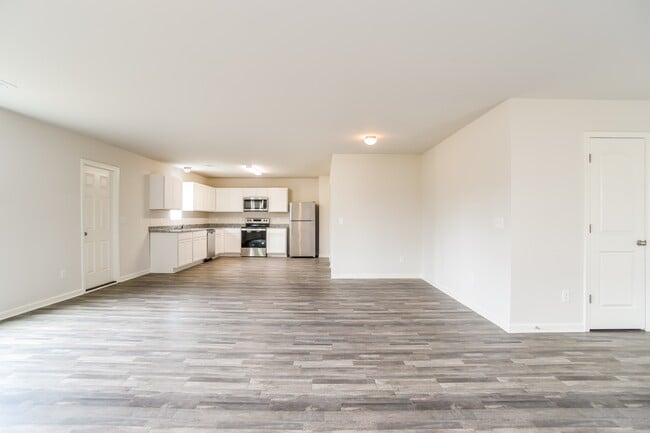 Photo - 4033 Lake Russell Dr