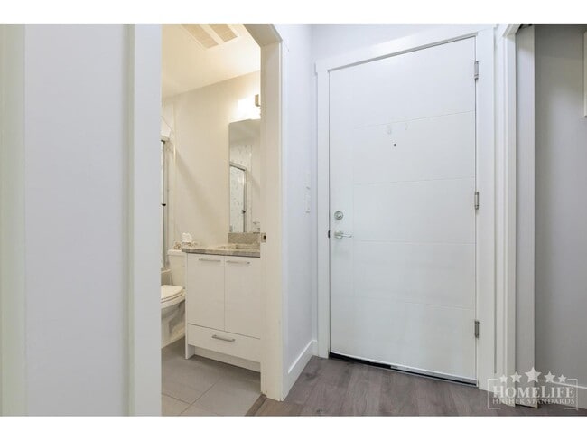 Photo - 20696 Eastleigh Crescent Unit 318