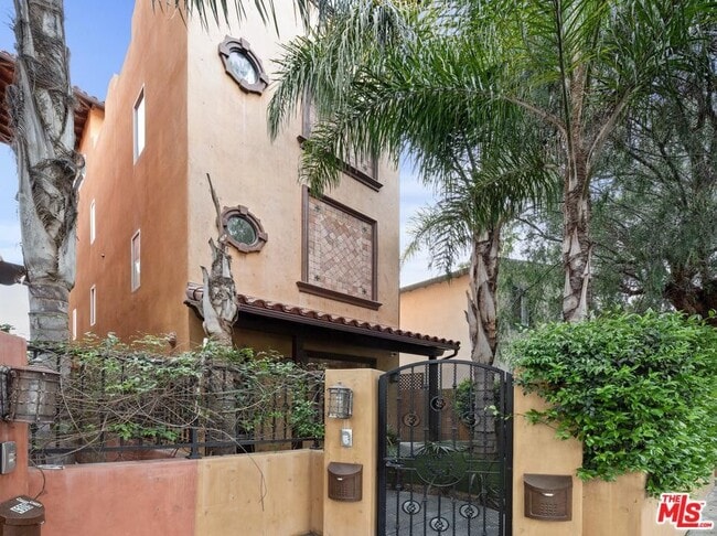 Building Photo - 4307 S Centinela Ave Rental