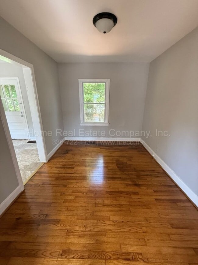 Photo - 3137 Luther St