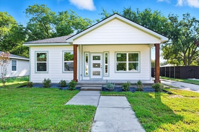 Building Photo - 329 S 2nd St