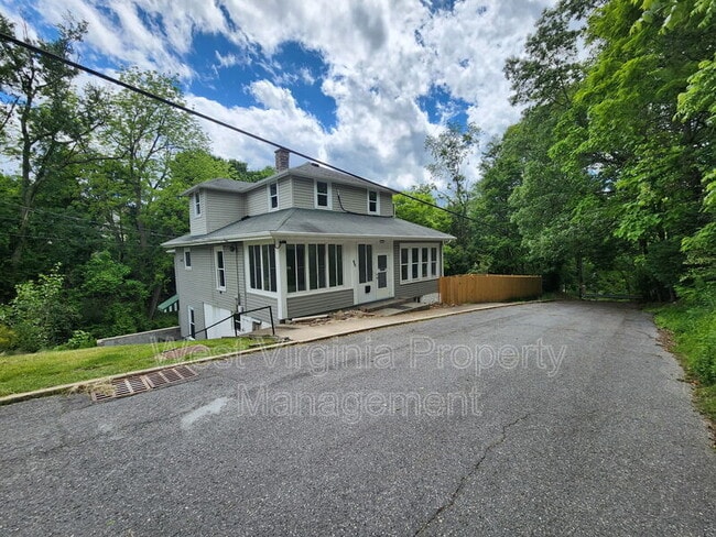Photo - 208 Croft St
