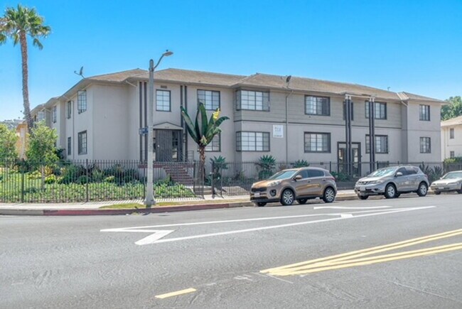 4316 Santa Rosalia Dr Unidad A