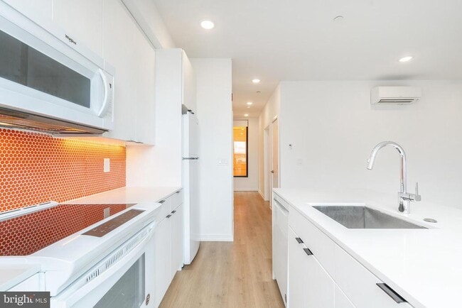 Building Photo - 1141 N Front St Unit 201