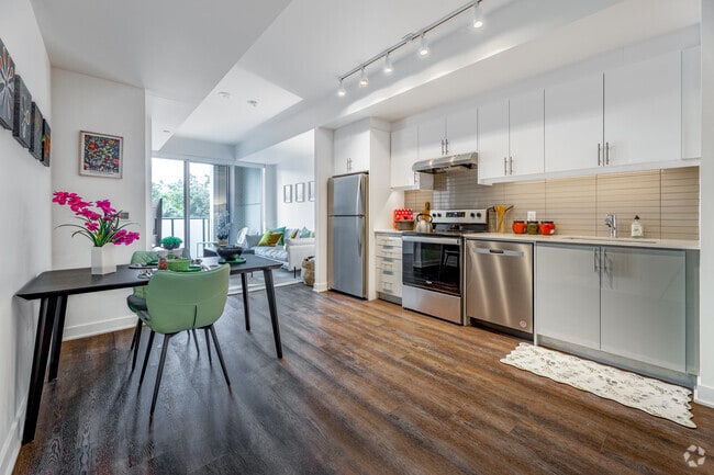 Interior Photo - 3030 Pharmacy Avenue