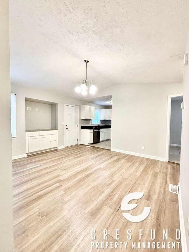 Photo - Coziest 3 Bed, 2 Bath - 15 MINUTES FROM YA...