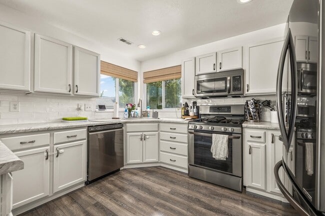 Photo - 702 Durham Dr