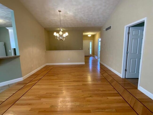 Photo - 90 Oak Pointe Cir