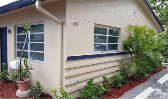 Photo - 615 NE 8th Ave Unit 2