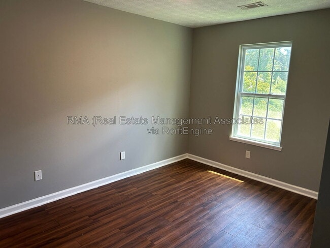 Photo - 836 Lane St