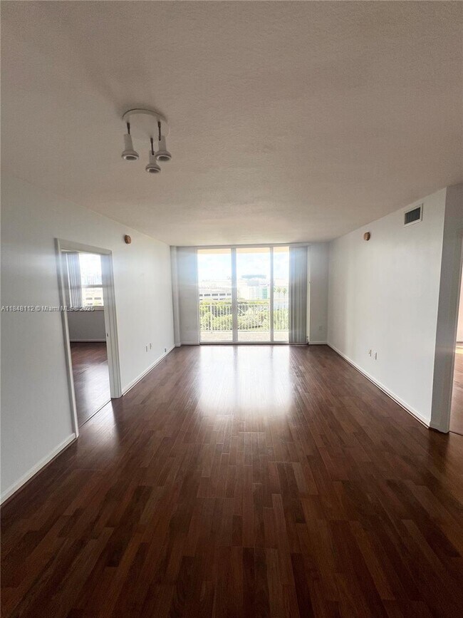 Photo - 19501 W Country Club Dr Unidad 712