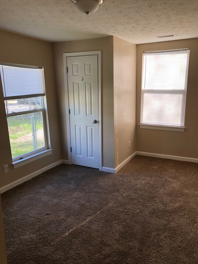 Photo - 3 bedroom 3 bath home!